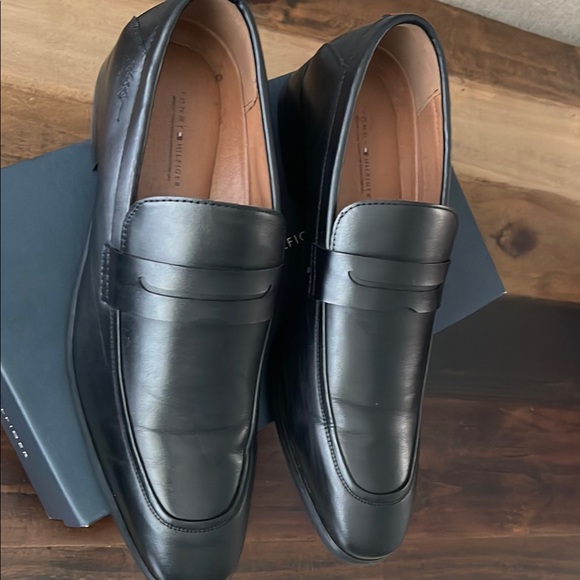 Tommy Hilfiger Black Men's Loafers - Picture 3 of 11